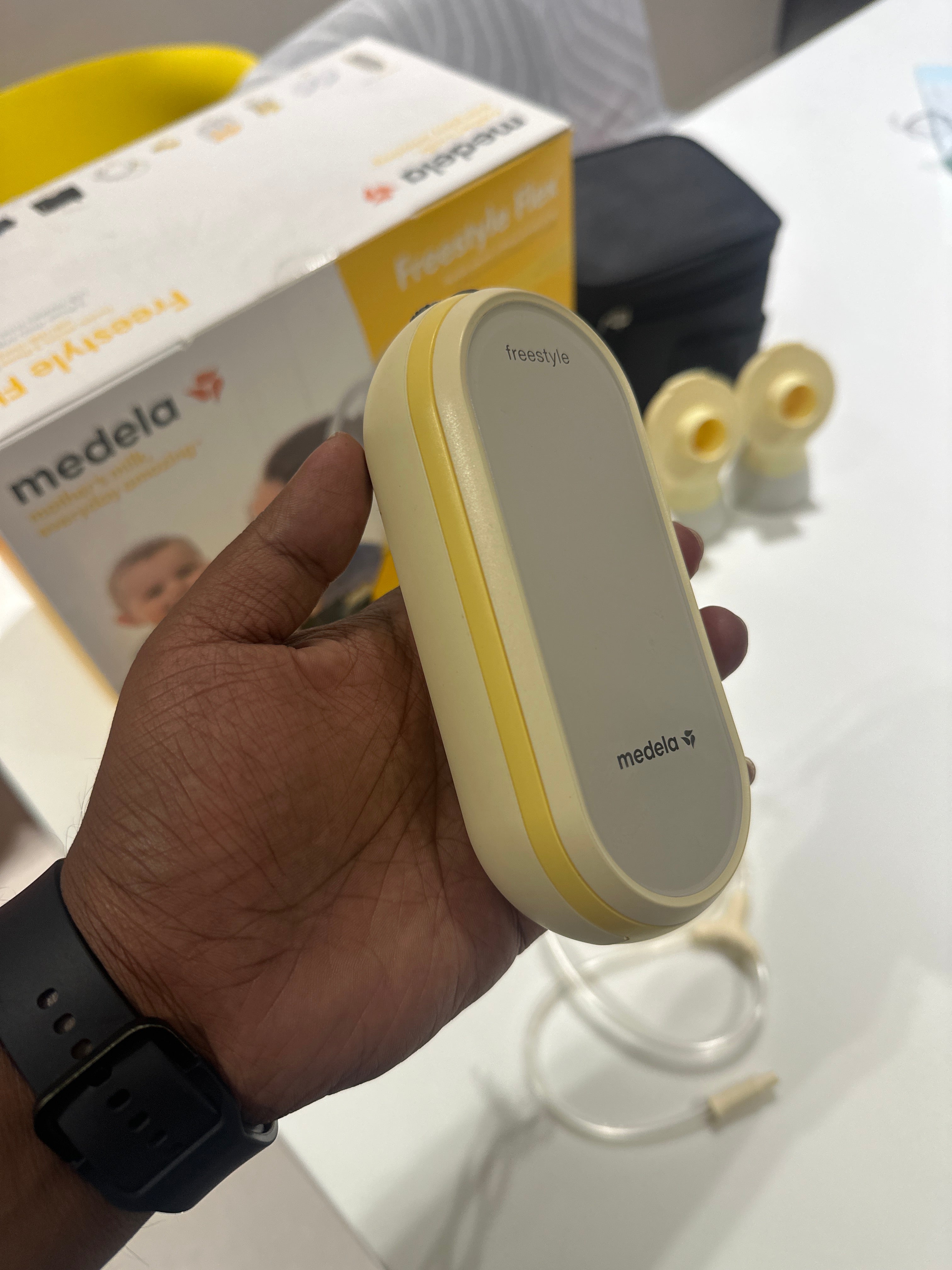 Medela Freestyle Flex Hands-free Double Electric Breast Pump — Goldtex